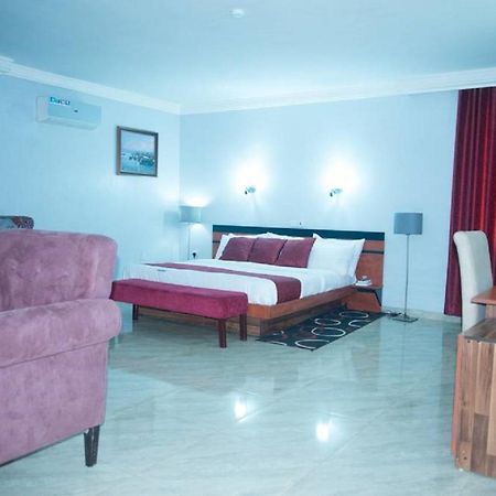 Dannic Hotels Енугу Екстериор снимка
