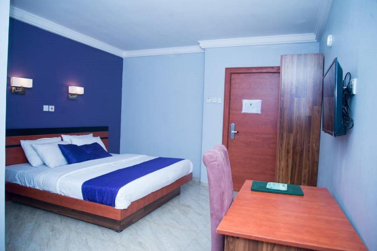 Dannic Hotels Енугу Екстериор снимка