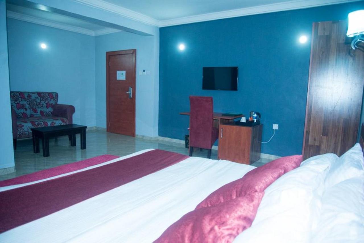 Dannic Hotels Енугу Екстериор снимка