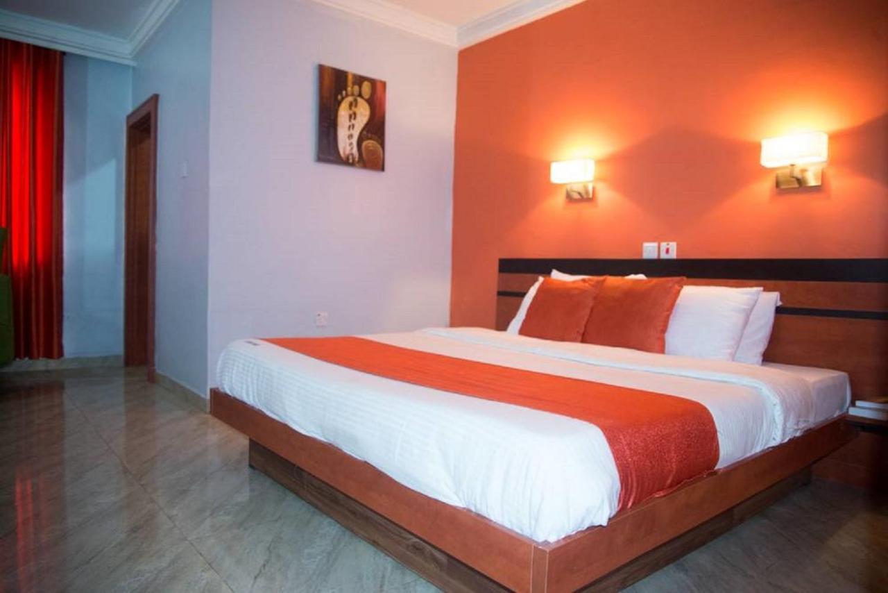 Dannic Hotels Енугу Екстериор снимка